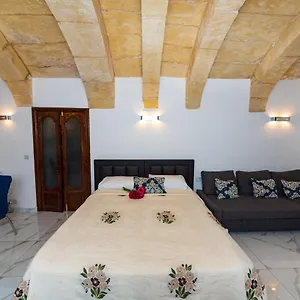 Old Well Apartment