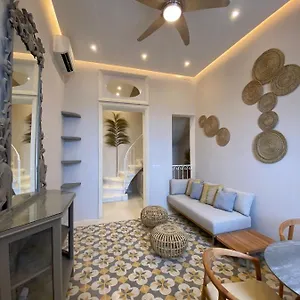 Stylish Seaview House Apartment