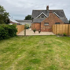 https://2-main-street-lissett.yorkshirehotels.net